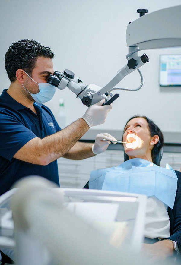 Wurzelkanalbehandlung mit Dentalmikroskop im MVZ Rage-Holm Bocholt